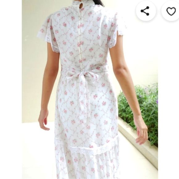 Vintage 1970's Cream and purple Floral Print Maxi Dress, High Neck Lace Floral - Picture 3 of 12